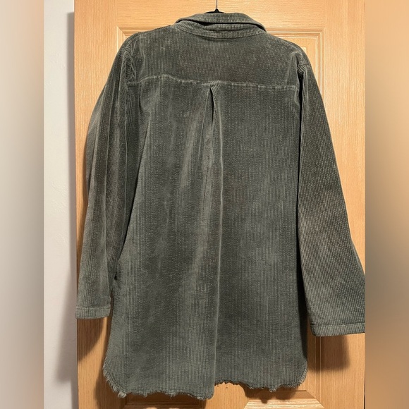 Elan Corduroy Button Front Raw Edge Hem Shirt Jacket - Picture 8 of 10
